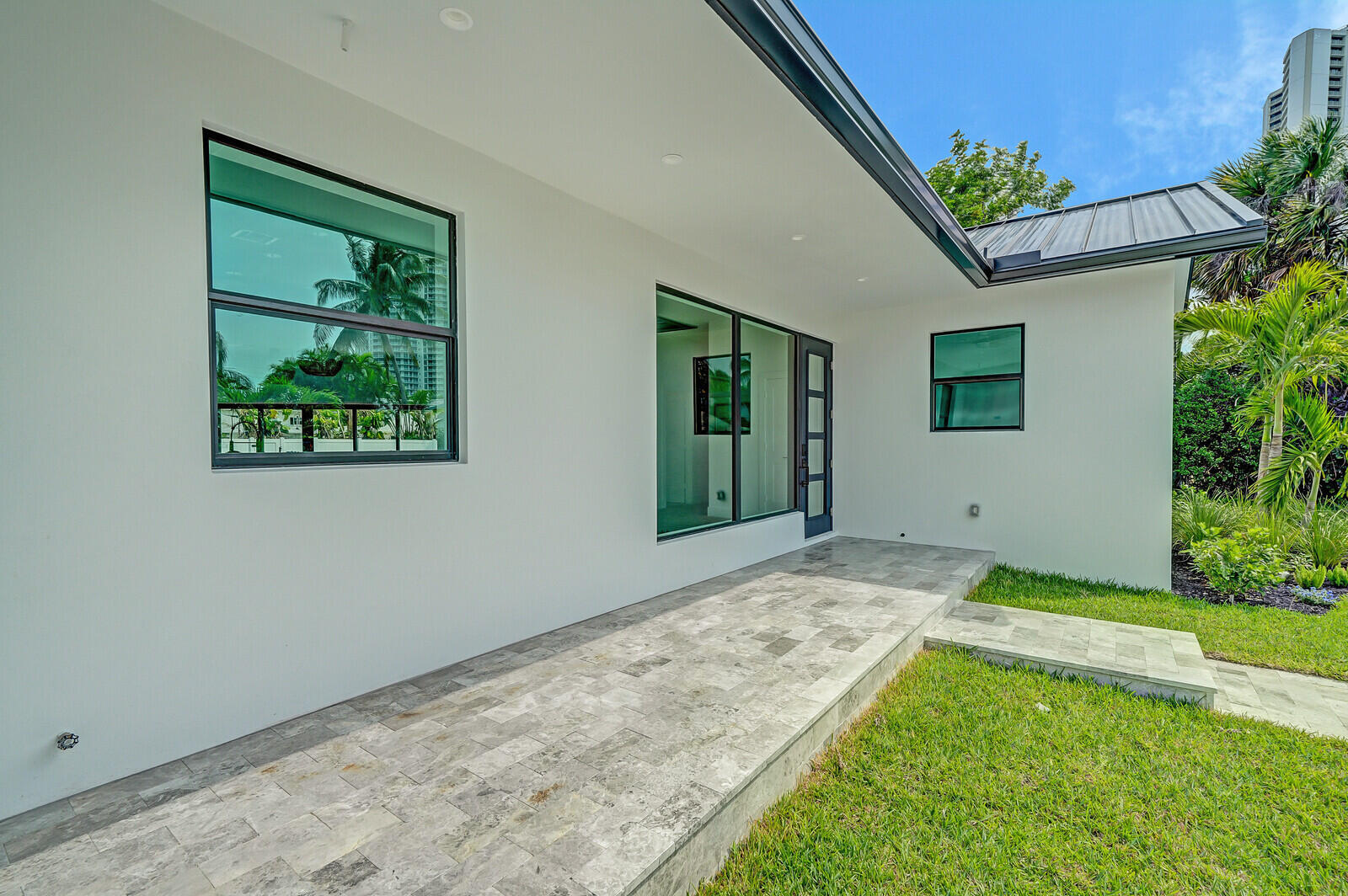 1248 N Harbor Drive