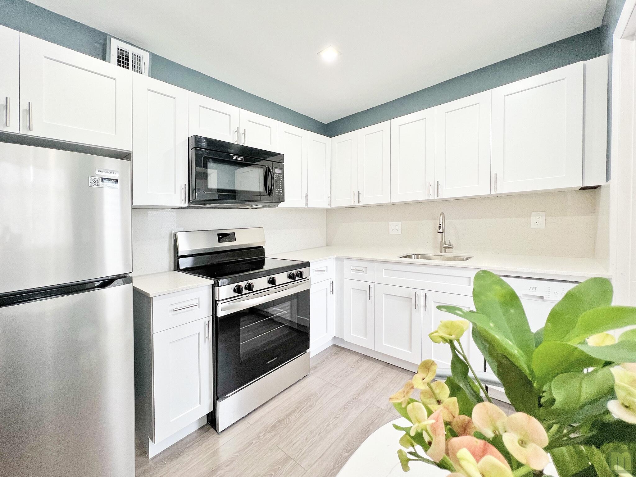 PARK SOUTH SEVEN INC CONDO - Residential Lease