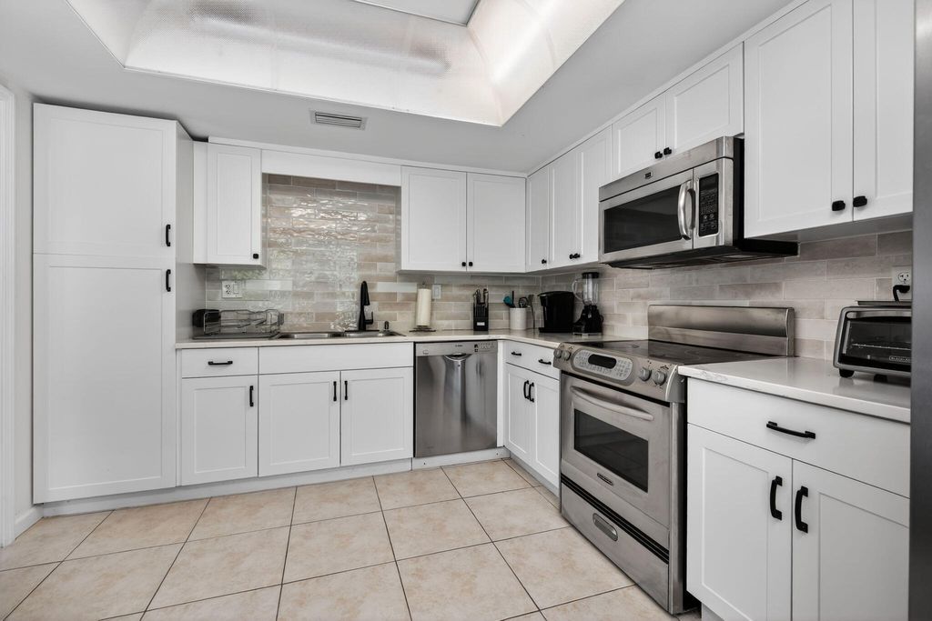 Photo of 479 Brackenwood Lane N, Palm Beach Gardens, FL 33418 (MLS # B26008069)