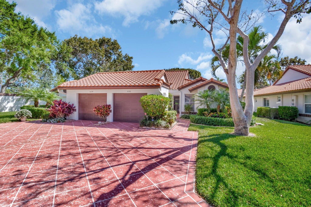 Photo of 6100 Waldwick Circle, Delray Beach, FL 33484 (MLS # R11098505)