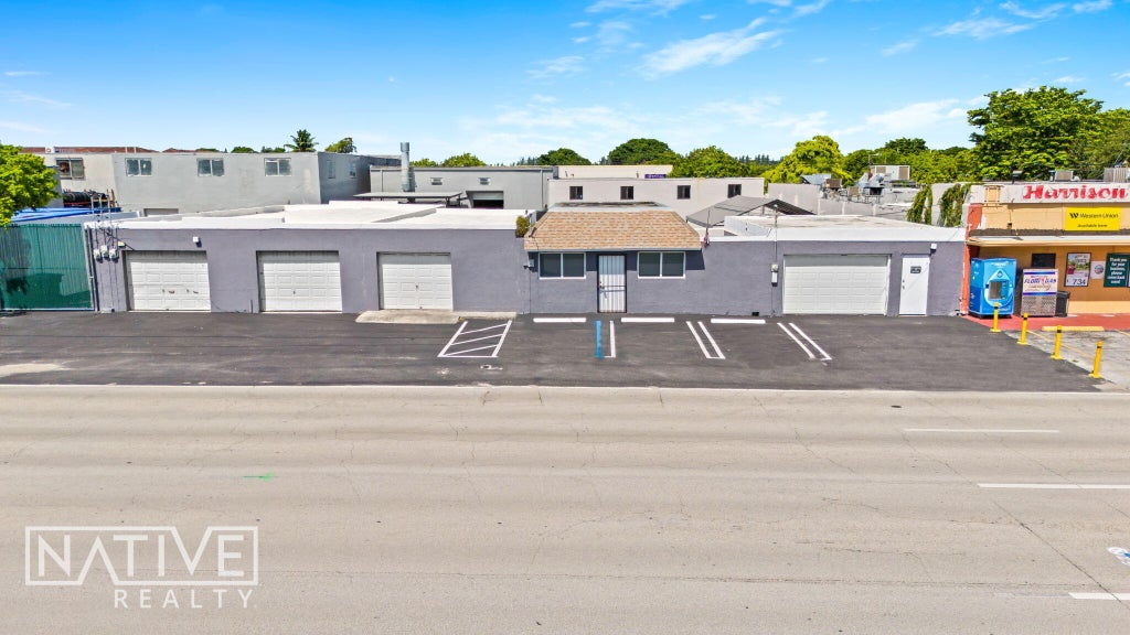 Photo of 225 N Dixie Highway, Hallandale Beach, FL 33009 (MLS # B26071133)