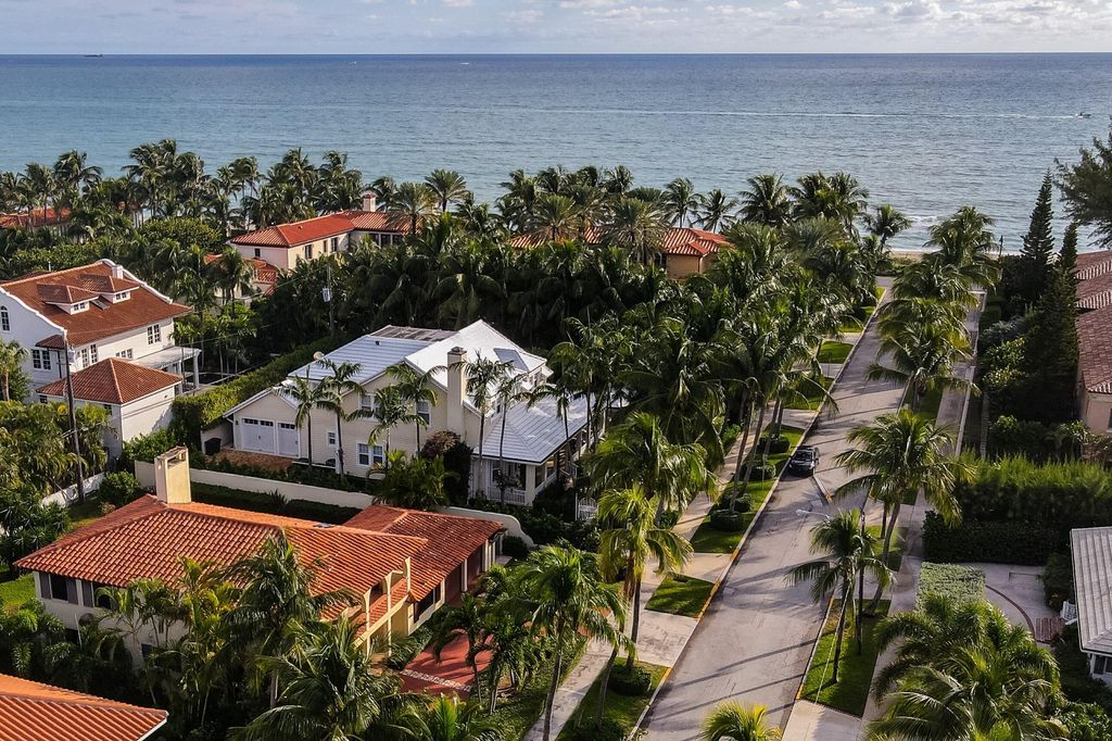 Photo of 129 Seminole Avenue, Palm Beach, FL 33480 (MLS # R11067908)