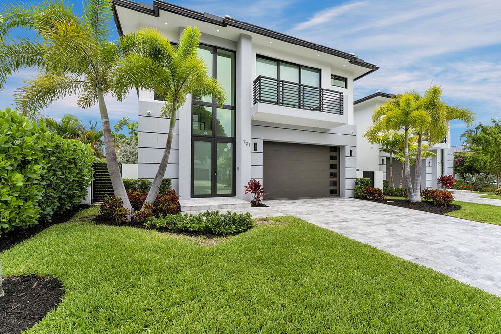 Photo of 721 S Lake Avenue, Delray Beach, FL 33483 (MLS # R11021928)