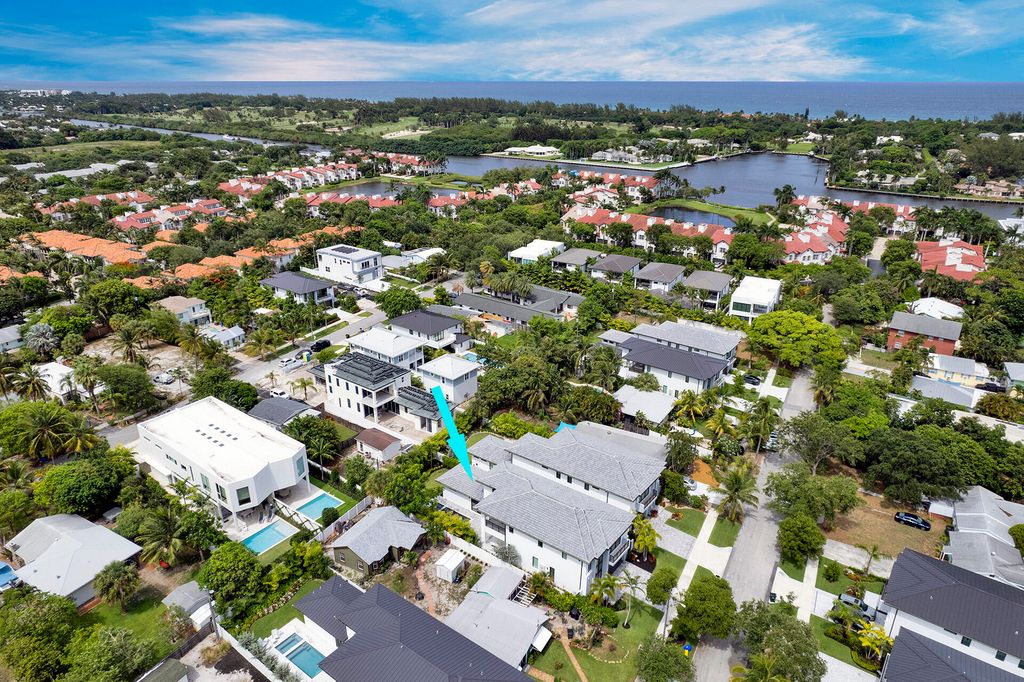 Photo of 721 S Lake Avenue, Delray Beach, FL 33483 (MLS # R11021928)