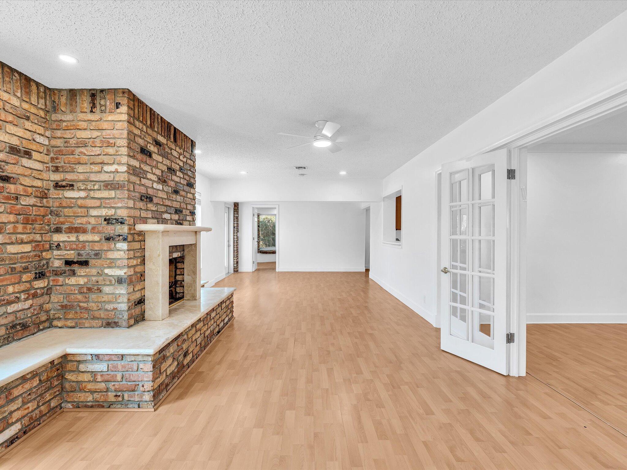 HOLLYWOOD HILLS - Residential