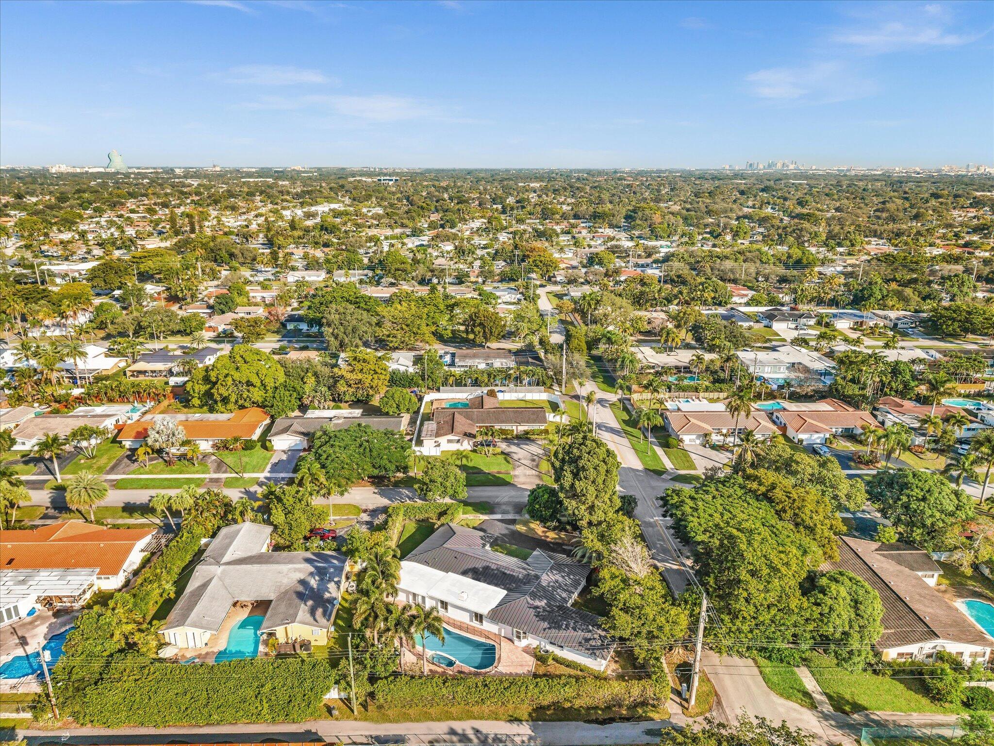 HOLLYWOOD HILLS - Residential