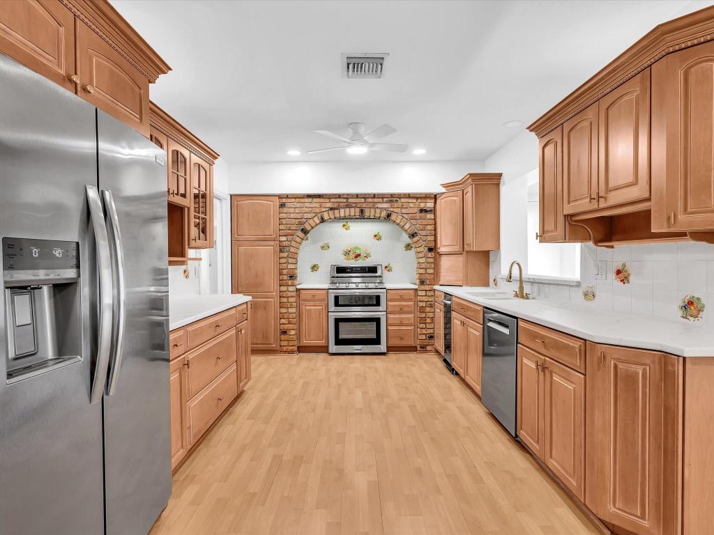 HOLLYWOOD HILLS - Residential