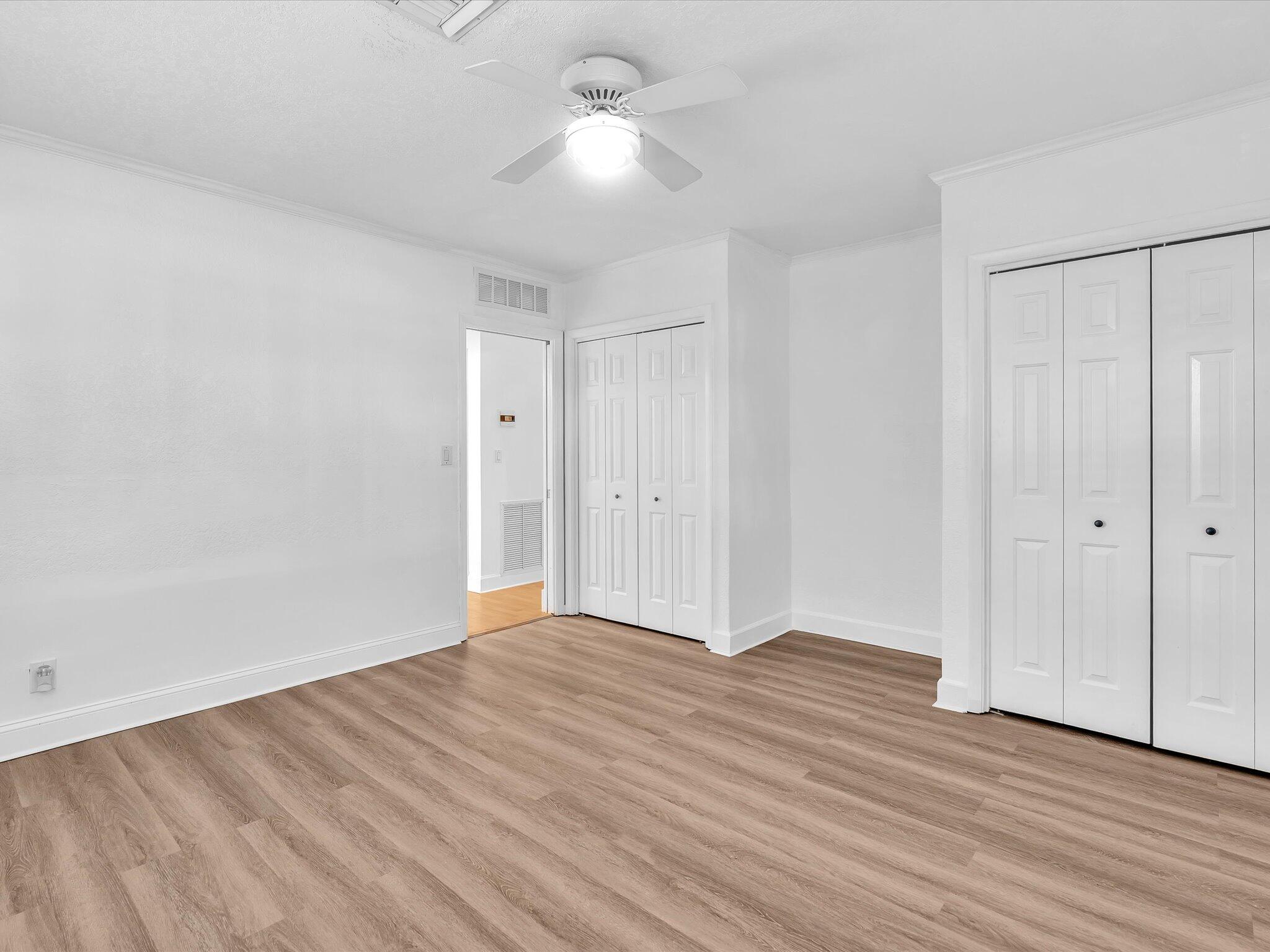 HOLLYWOOD HILLS - Residential