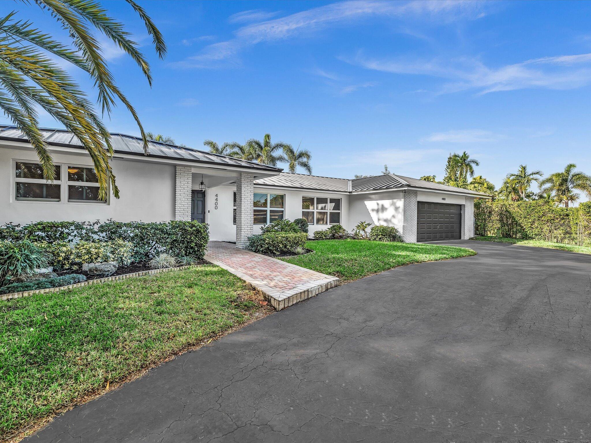 HOLLYWOOD HILLS - Residential