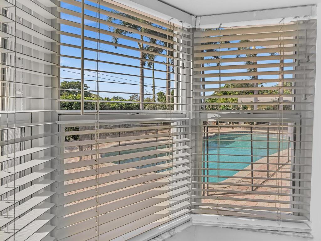 HOLLYWOOD HILLS - Residential