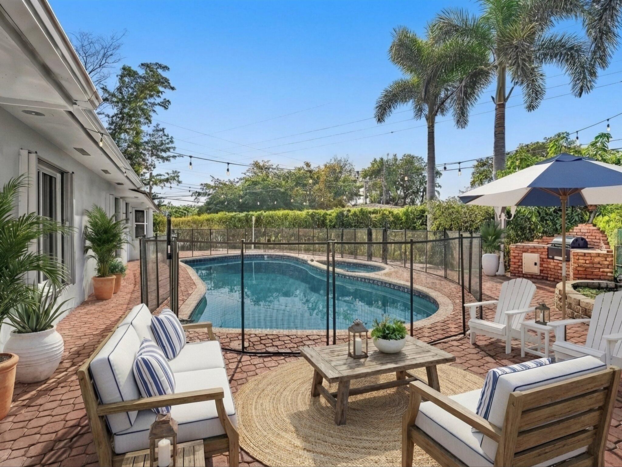 HOLLYWOOD HILLS - Residential