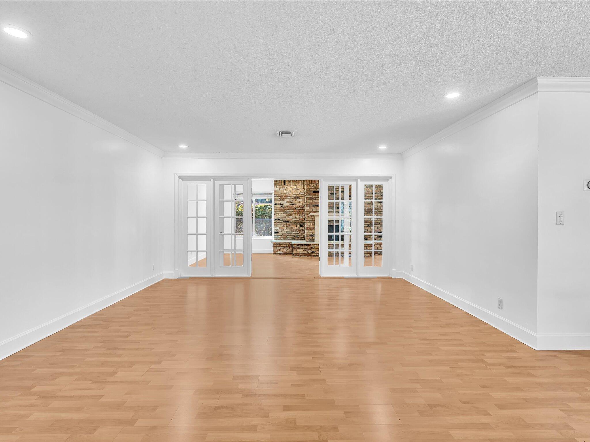 HOLLYWOOD HILLS - Residential