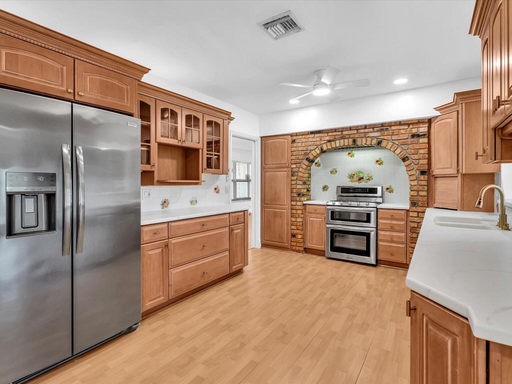 HOLLYWOOD HILLS - Residential