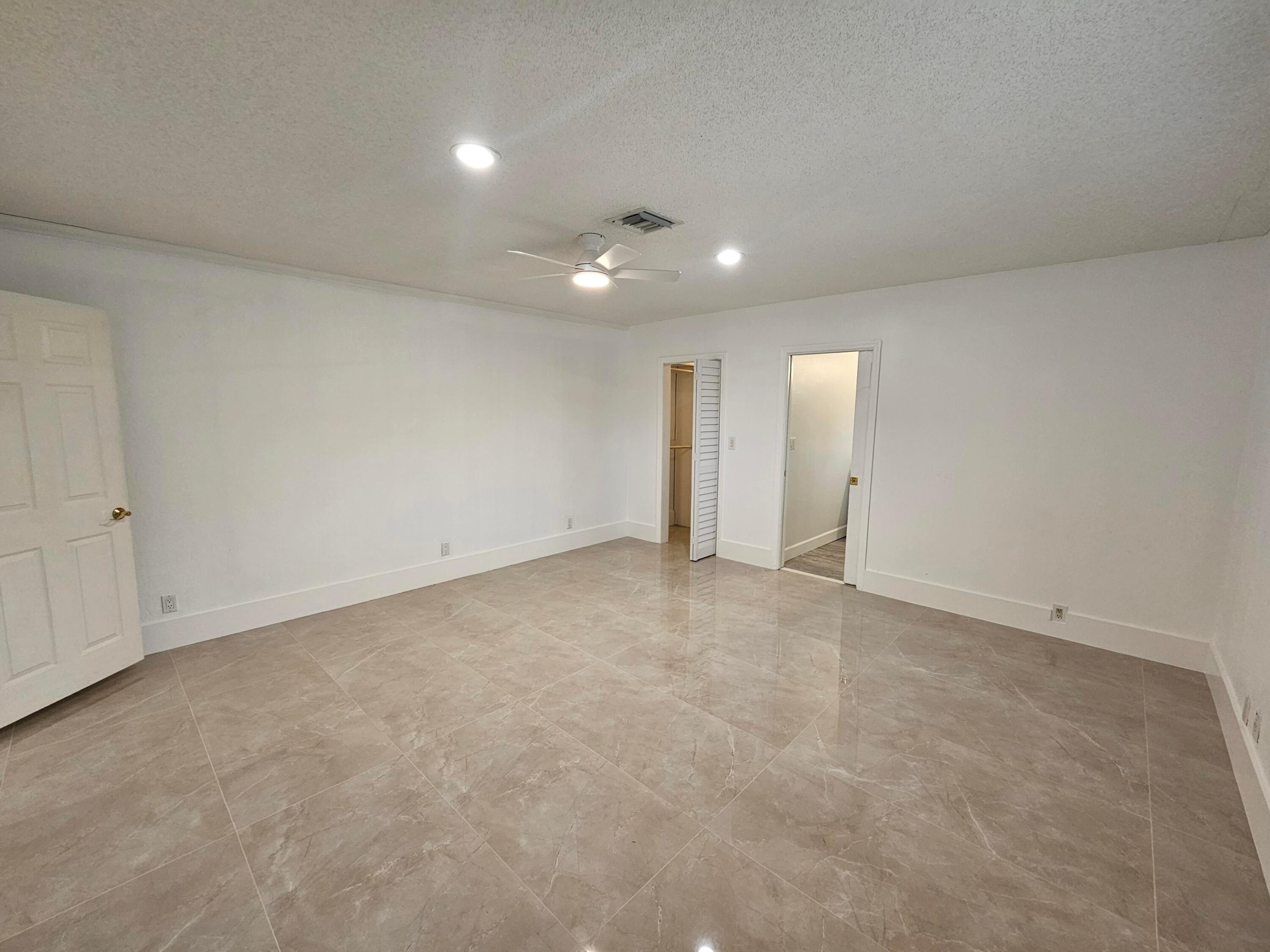 HOLLYWOOD HILLS - Residential