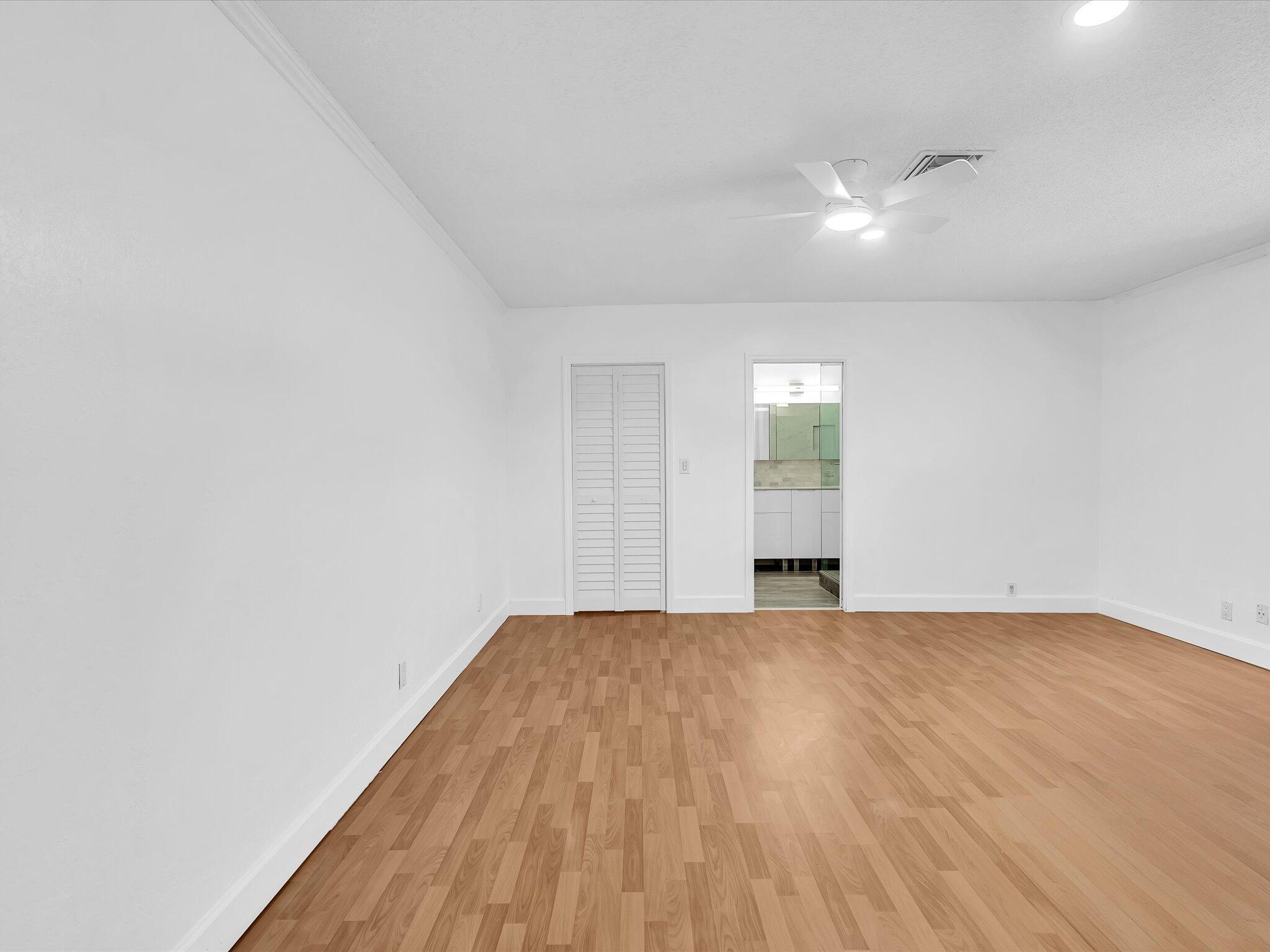 HOLLYWOOD HILLS - Residential