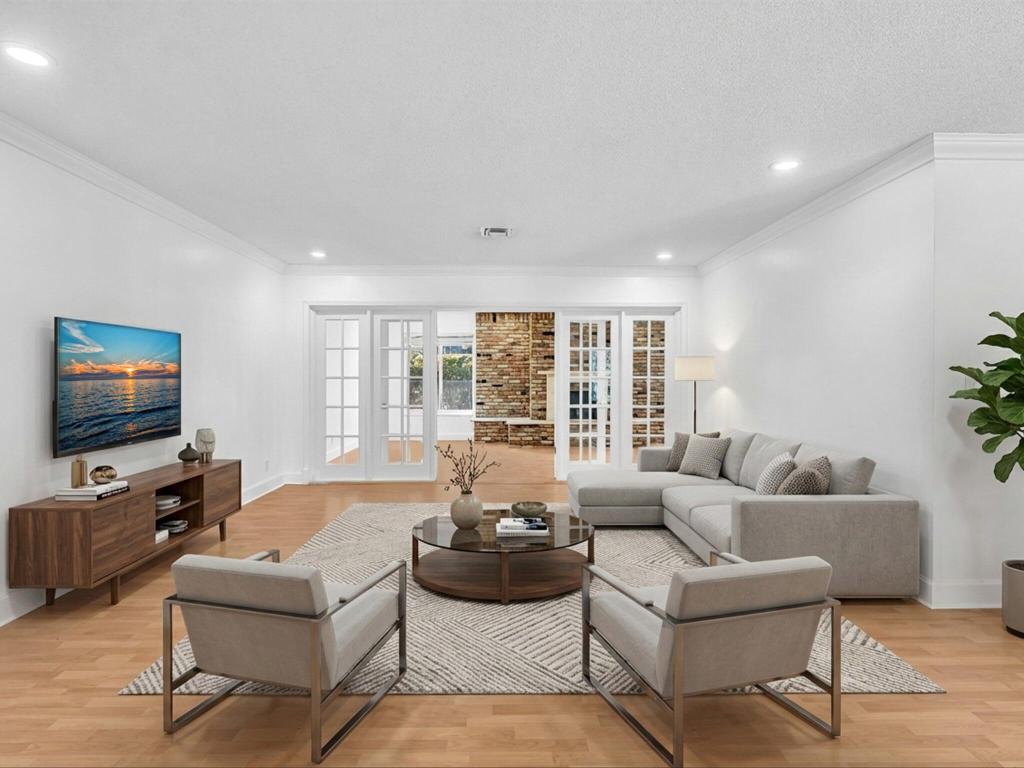 HOLLYWOOD HILLS - Residential