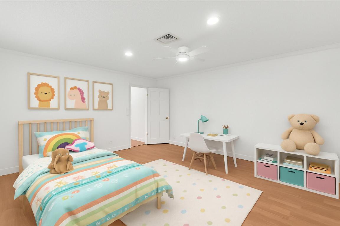 HOLLYWOOD HILLS - Residential