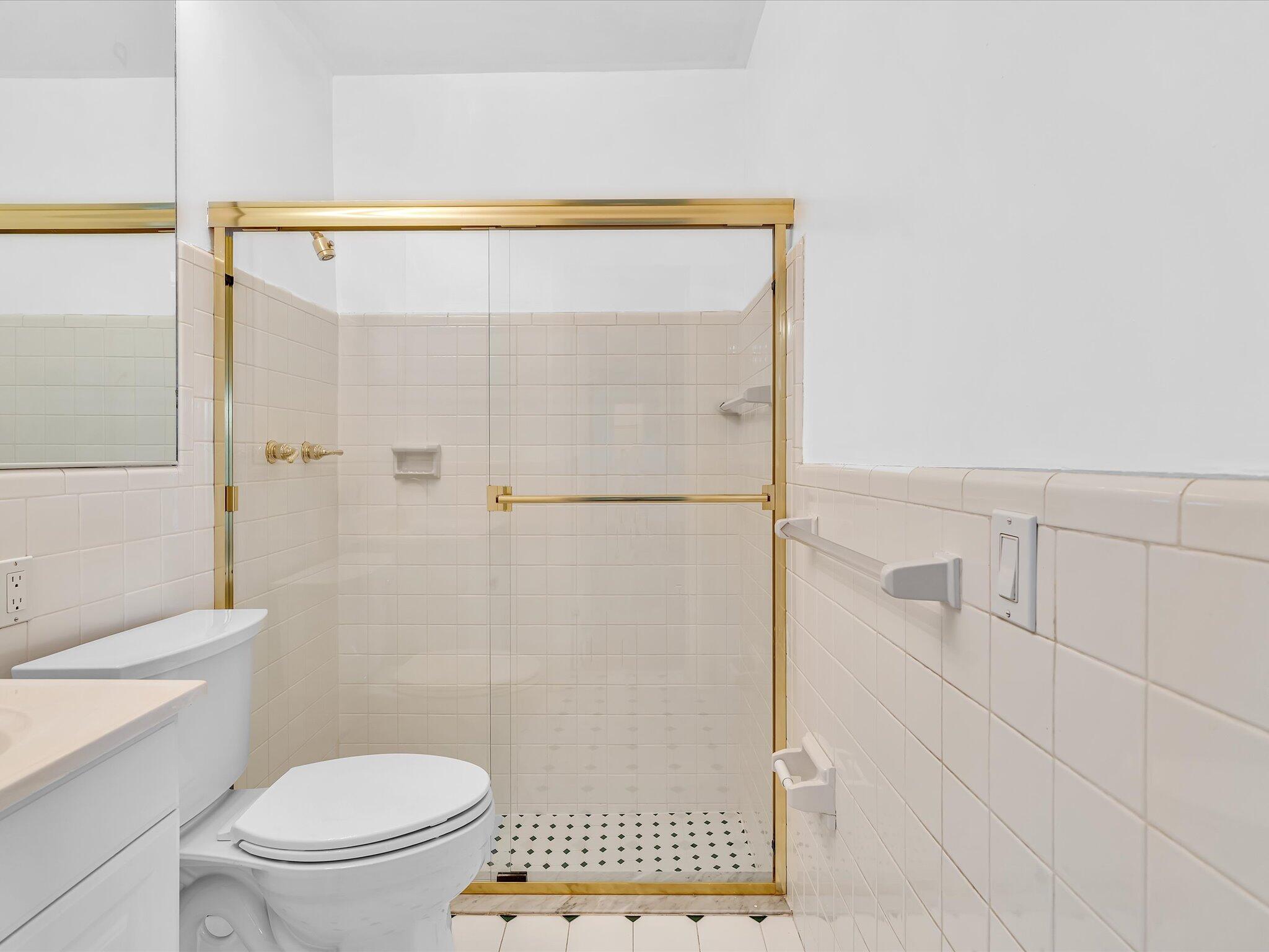 HOLLYWOOD HILLS - Residential