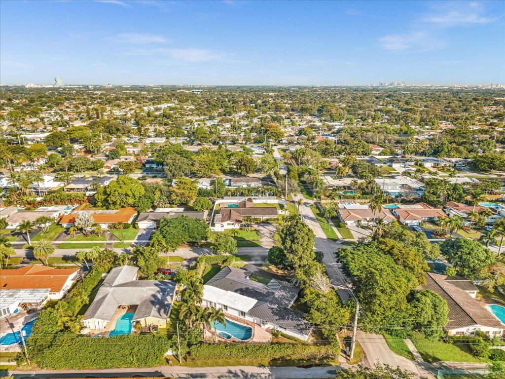 HOLLYWOOD HILLS - Residential