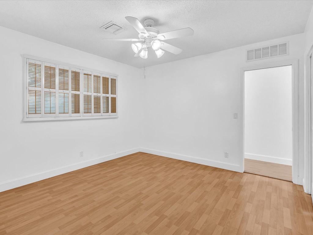 HOLLYWOOD HILLS - Residential