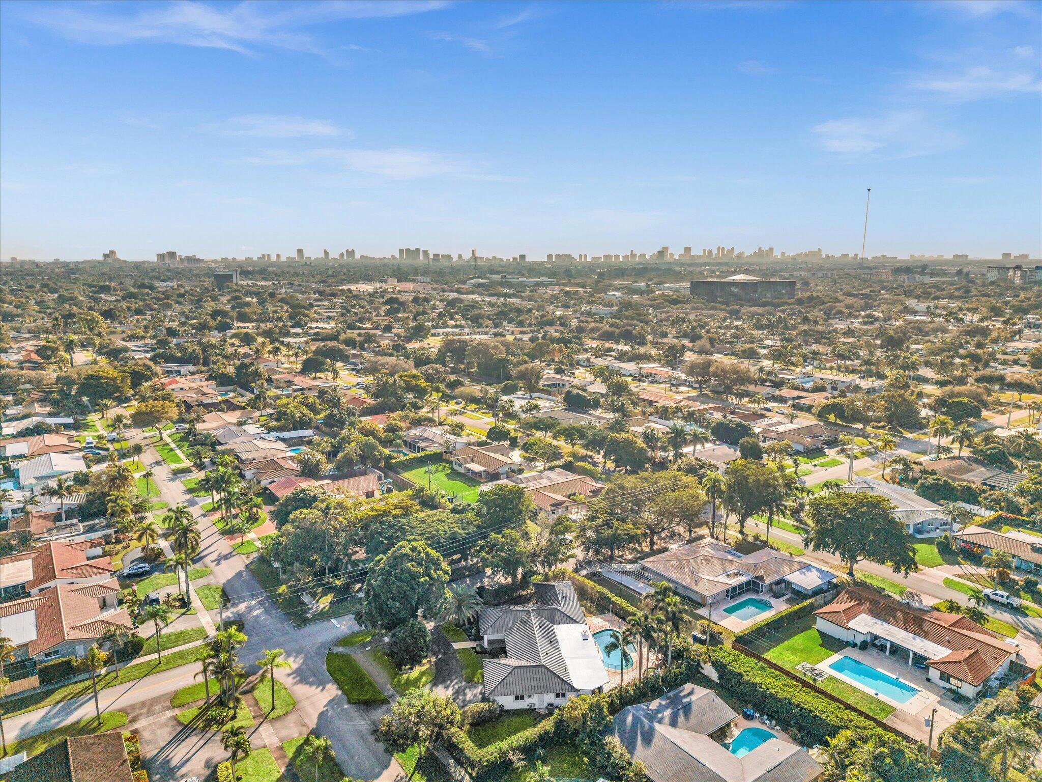HOLLYWOOD HILLS - Residential
