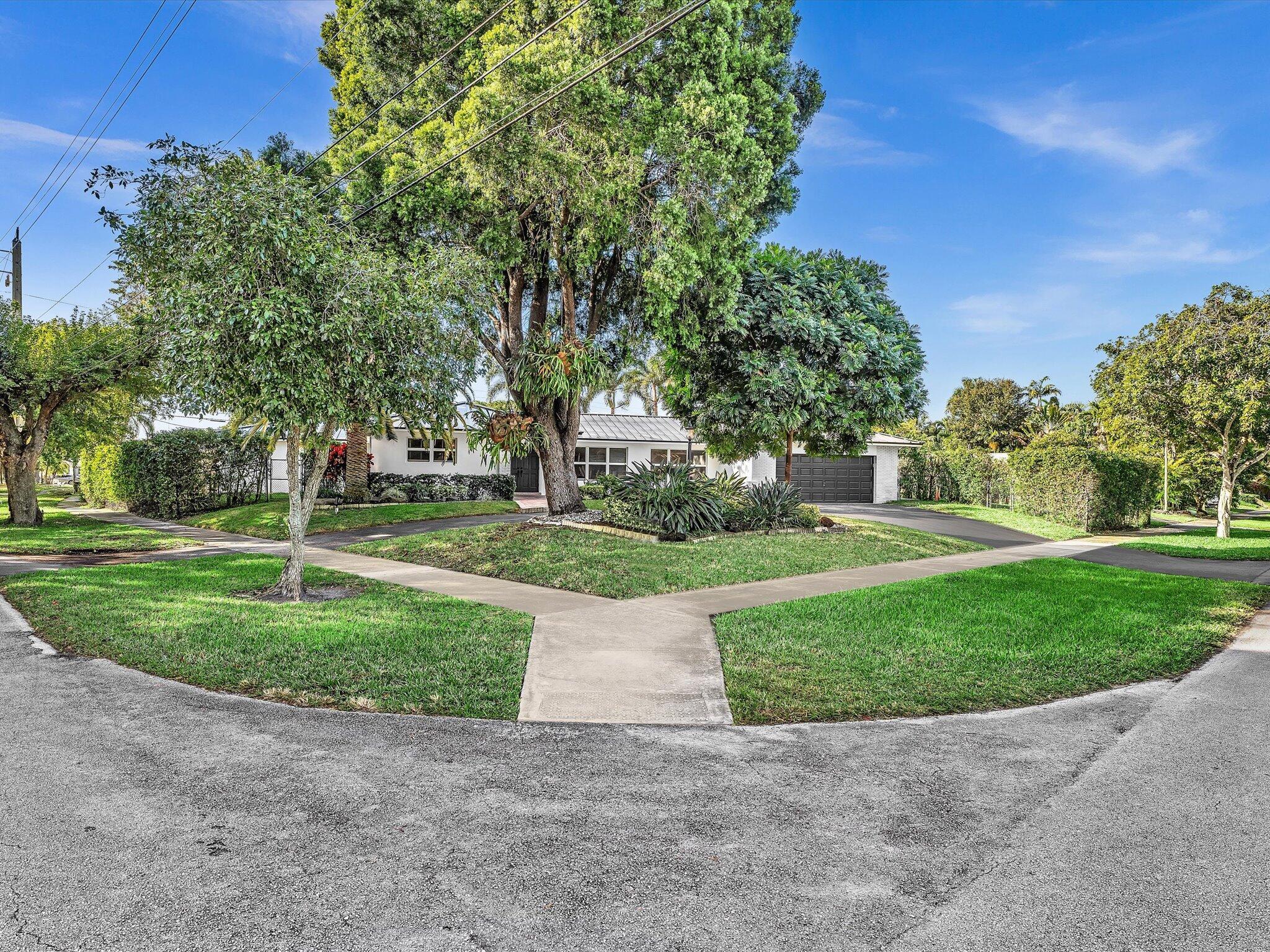 HOLLYWOOD HILLS - Residential