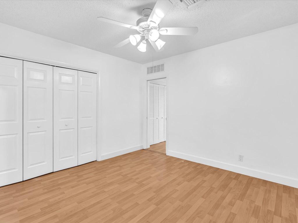 HOLLYWOOD HILLS - Residential