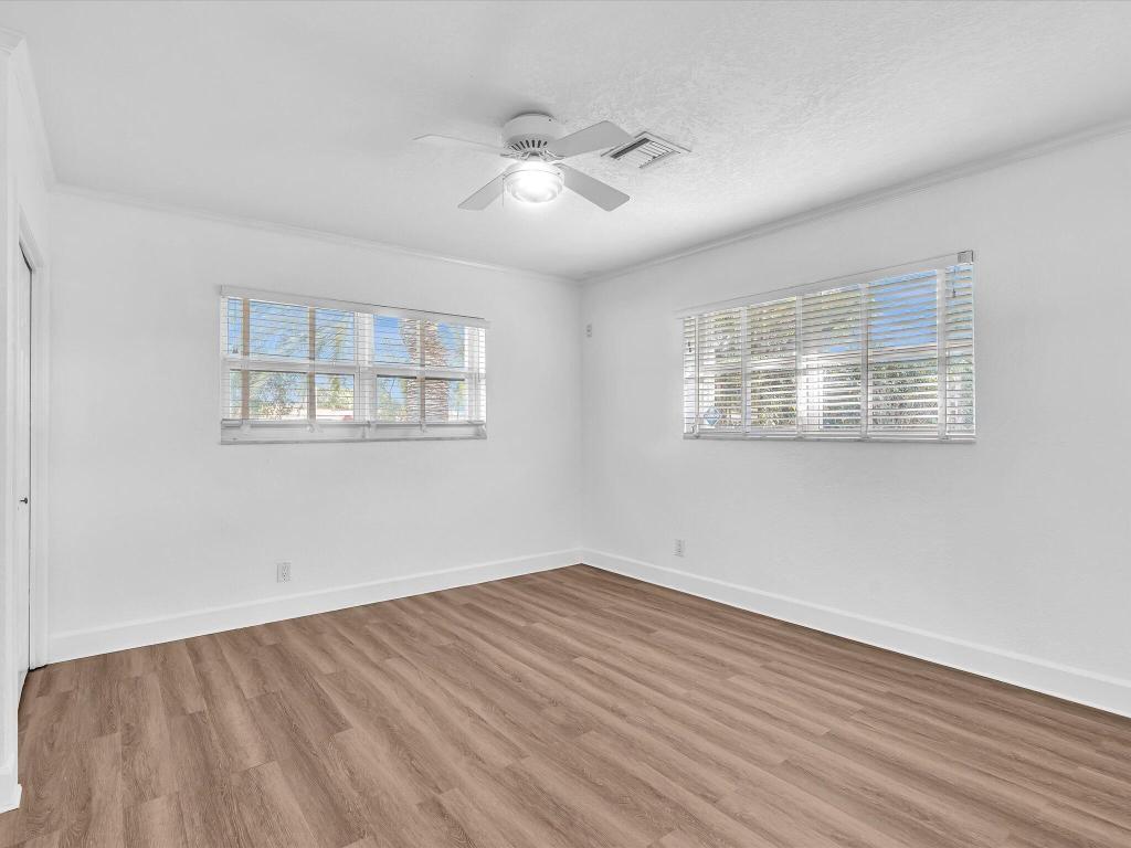 HOLLYWOOD HILLS - Residential