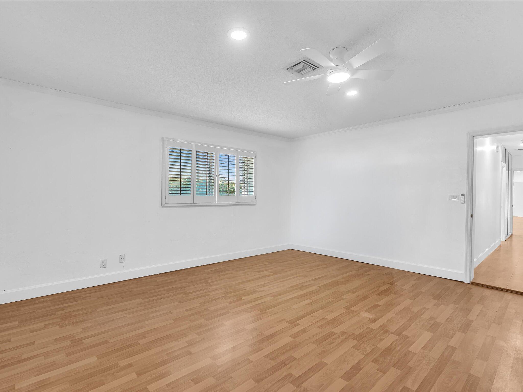 HOLLYWOOD HILLS - Residential