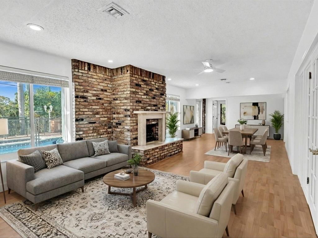 HOLLYWOOD HILLS - Residential