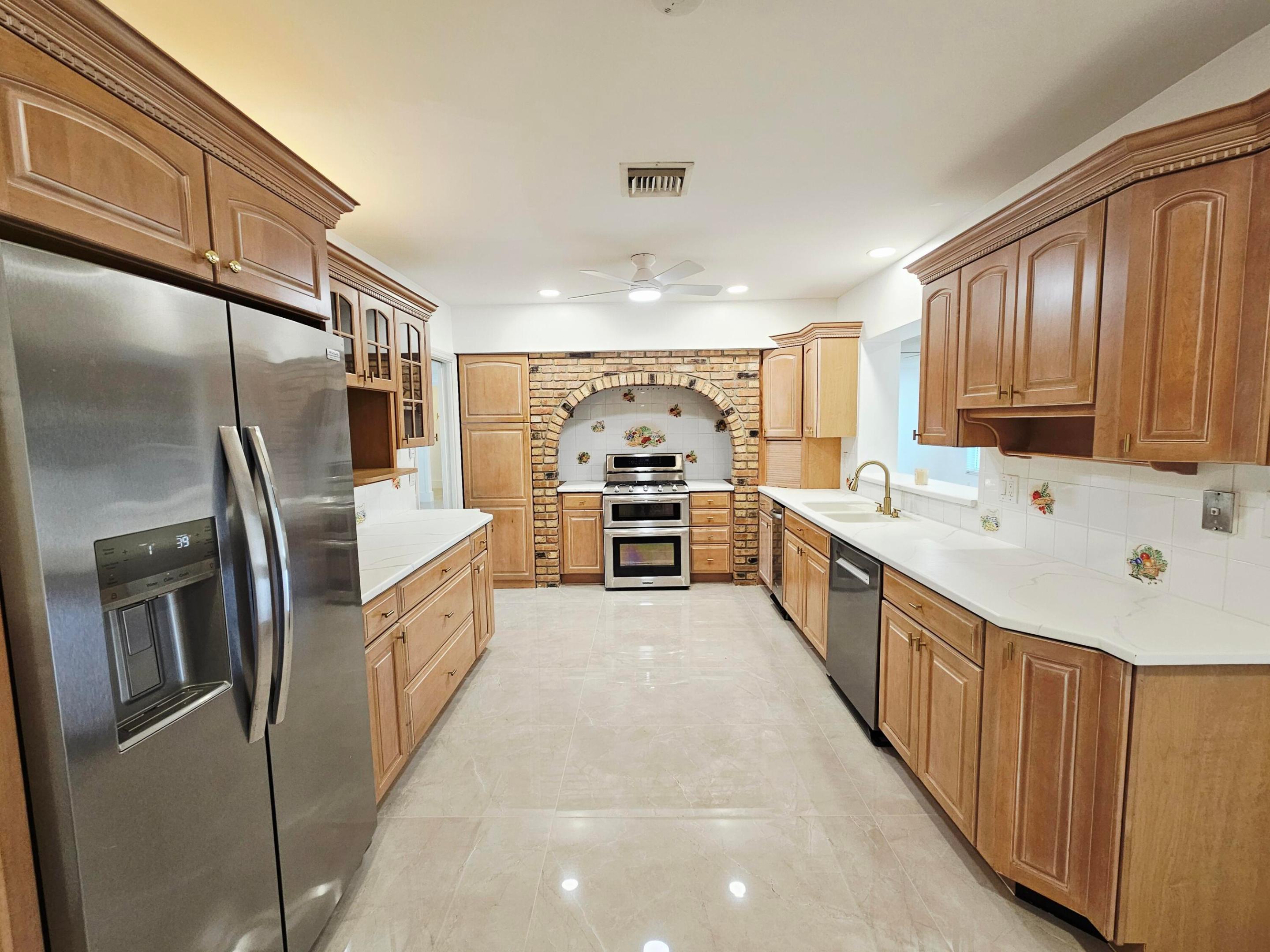 HOLLYWOOD HILLS - Residential