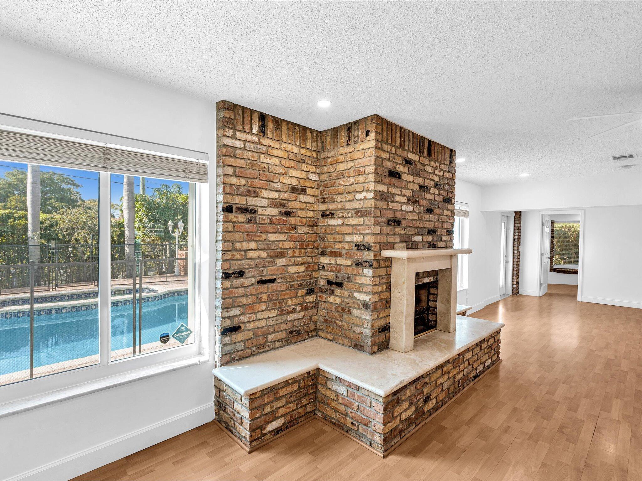 HOLLYWOOD HILLS - Residential