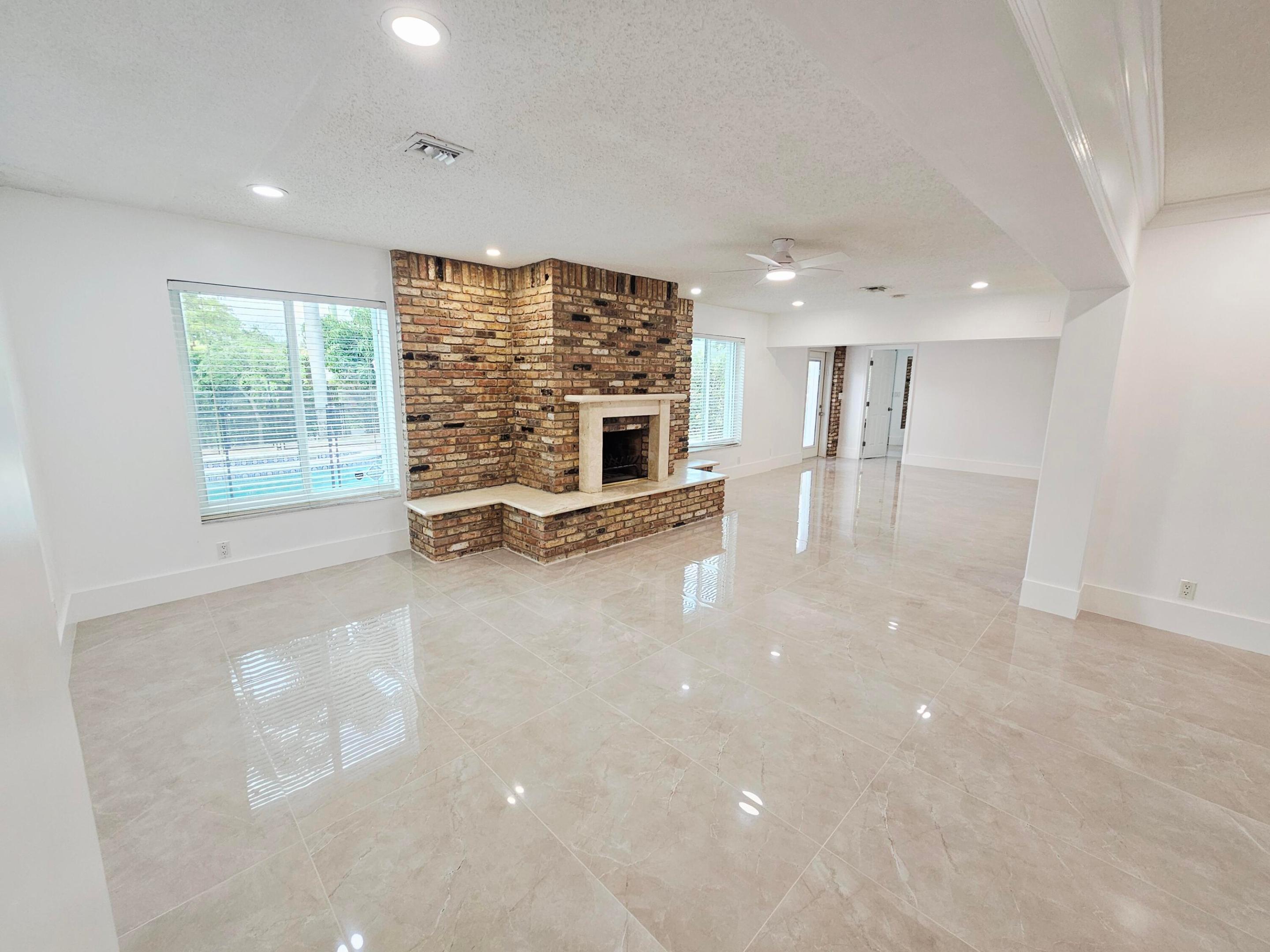 HOLLYWOOD HILLS - Residential