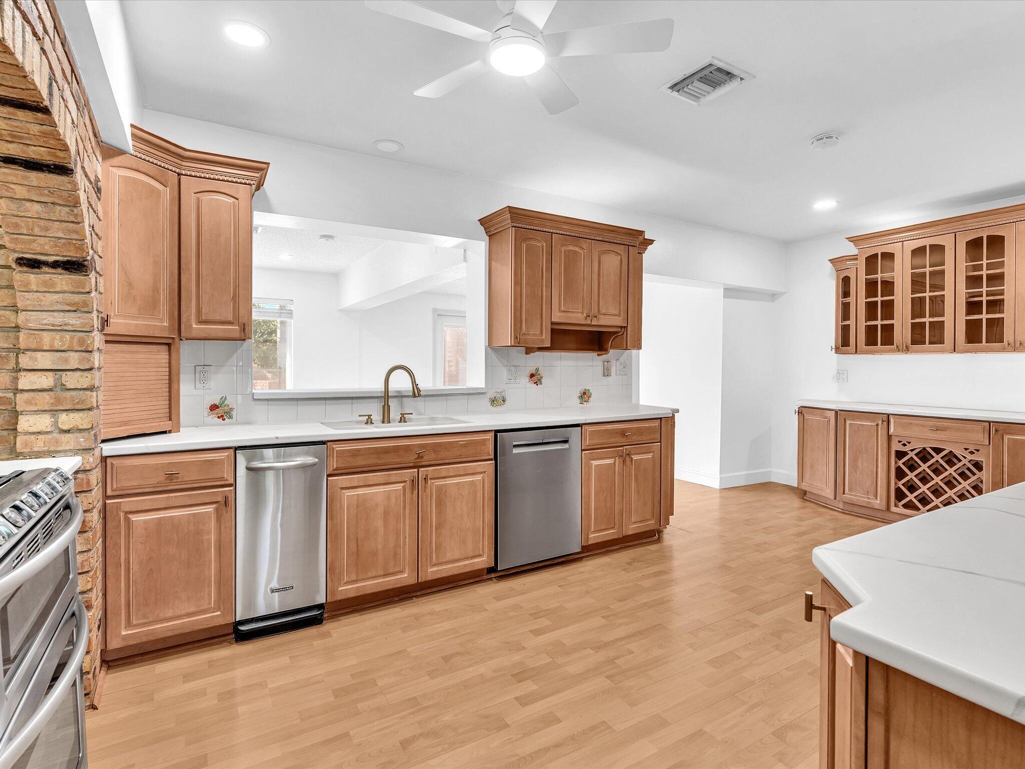 HOLLYWOOD HILLS - Residential