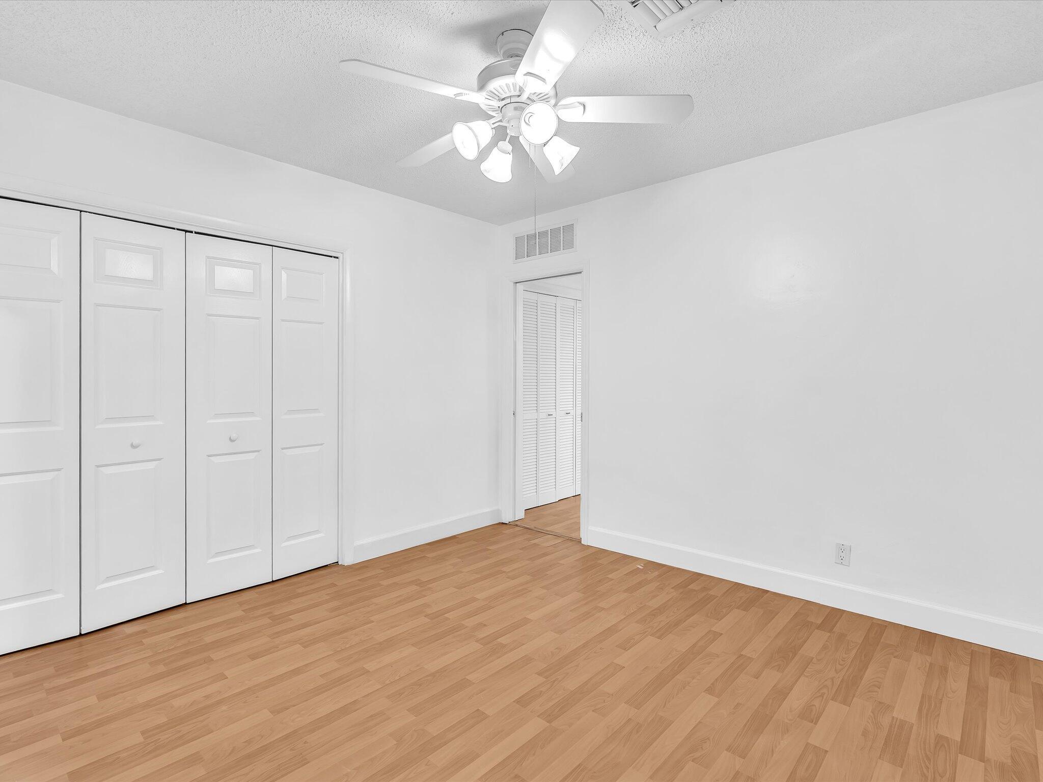 HOLLYWOOD HILLS - Residential