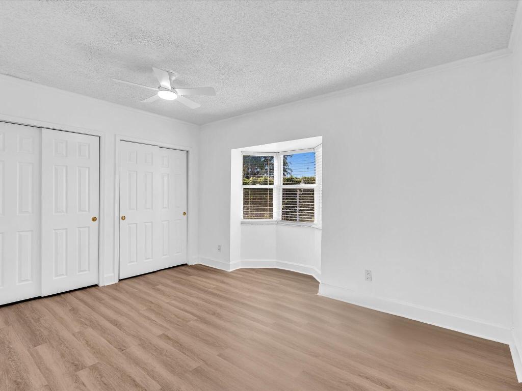 HOLLYWOOD HILLS - Residential