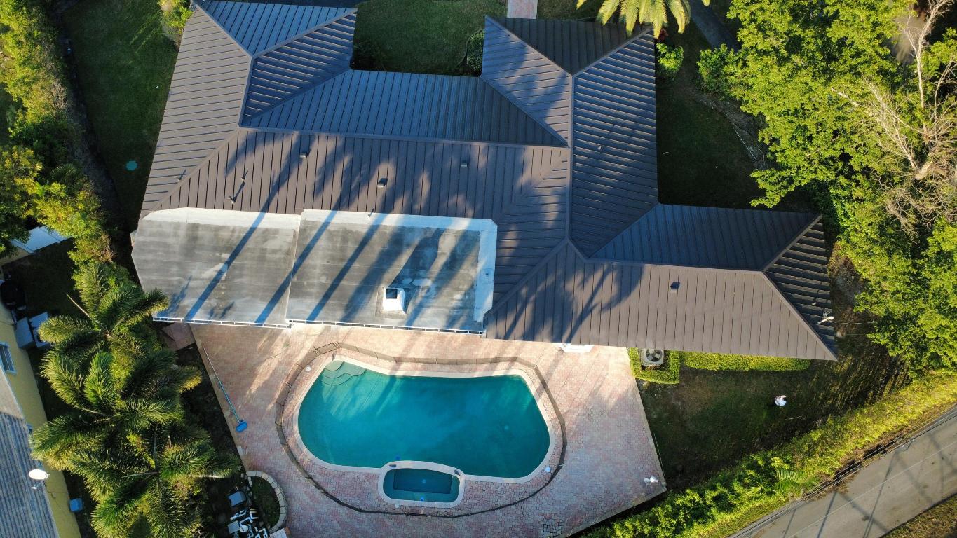 HOLLYWOOD HILLS - Residential