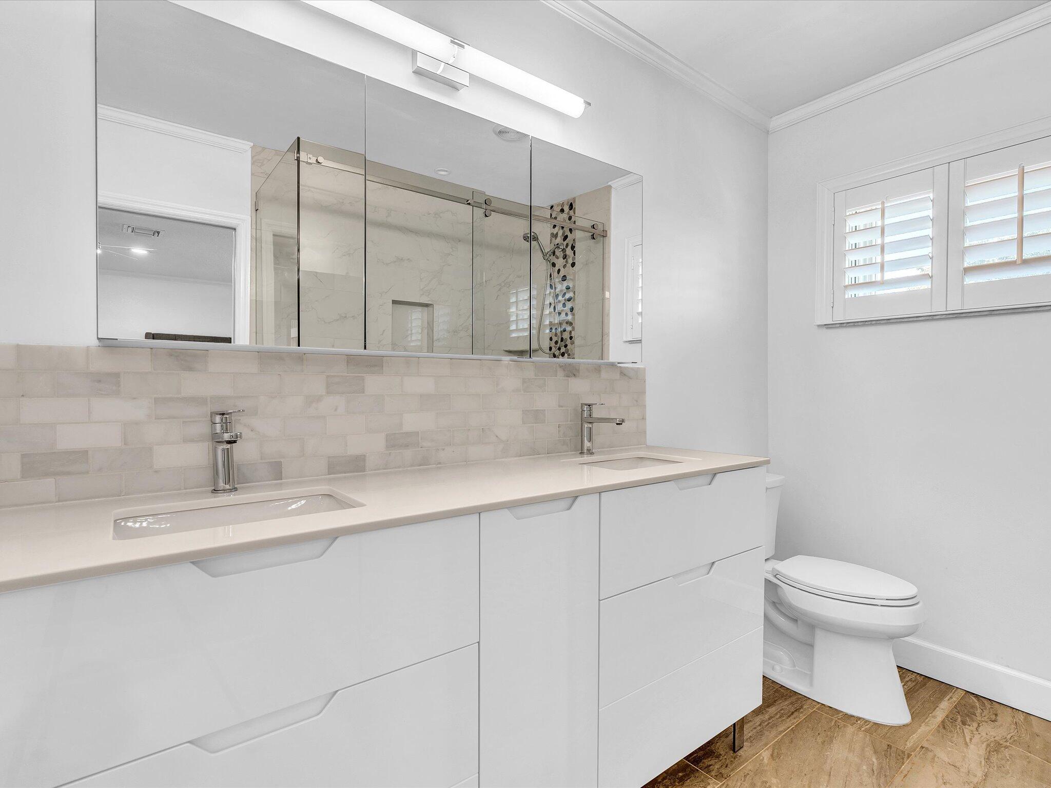 HOLLYWOOD HILLS - Residential