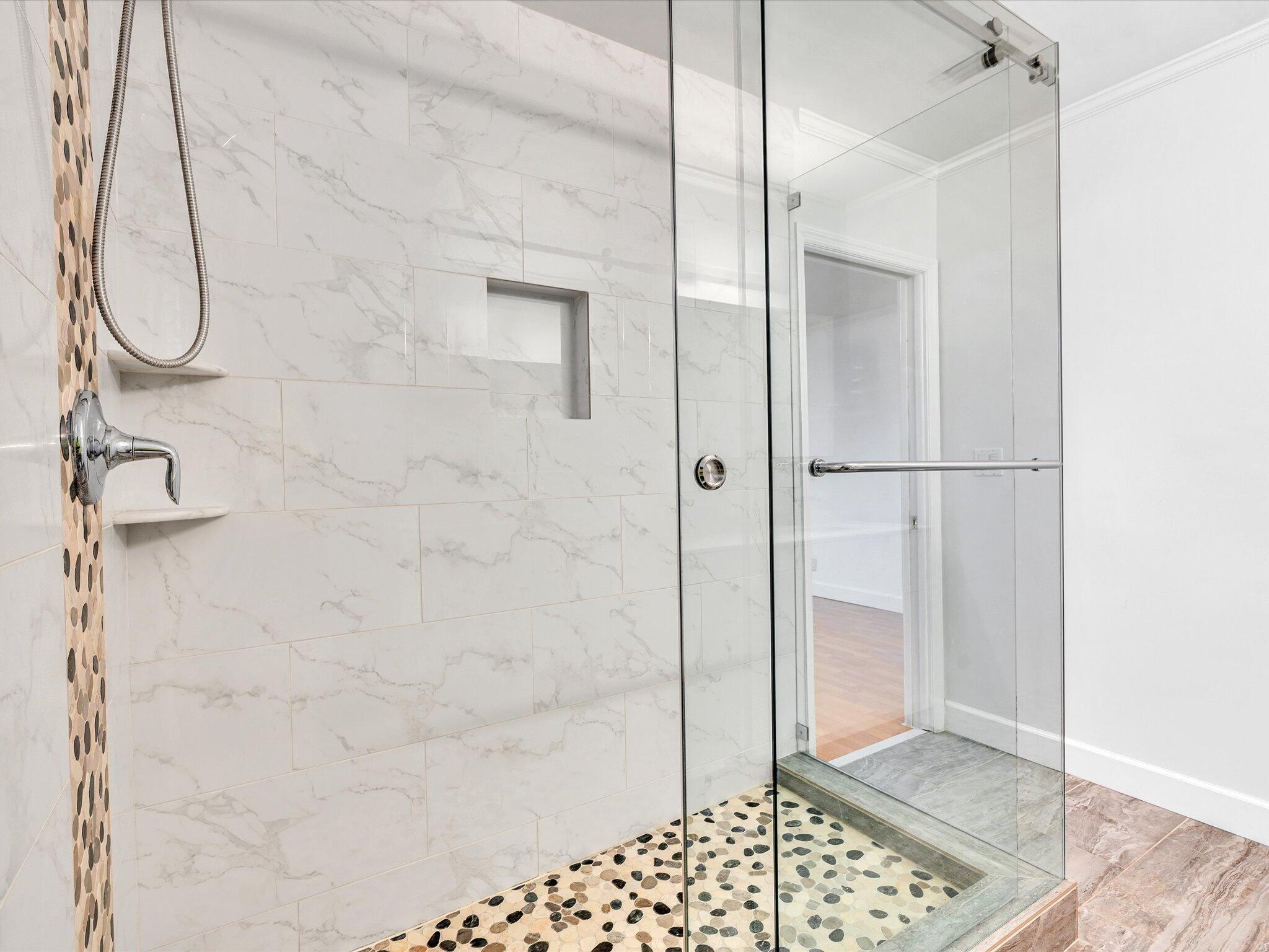 HOLLYWOOD HILLS - Residential