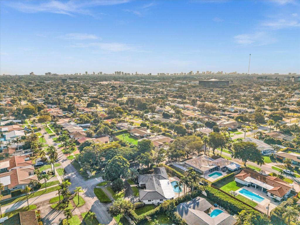 HOLLYWOOD HILLS - Residential