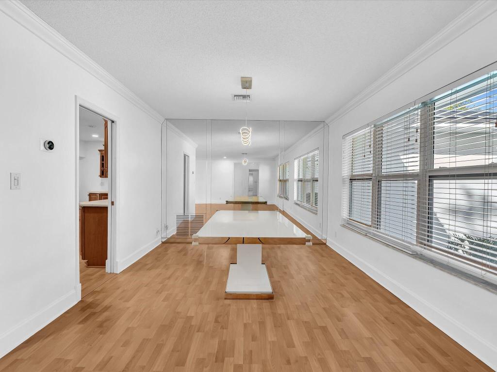 HOLLYWOOD HILLS - Residential