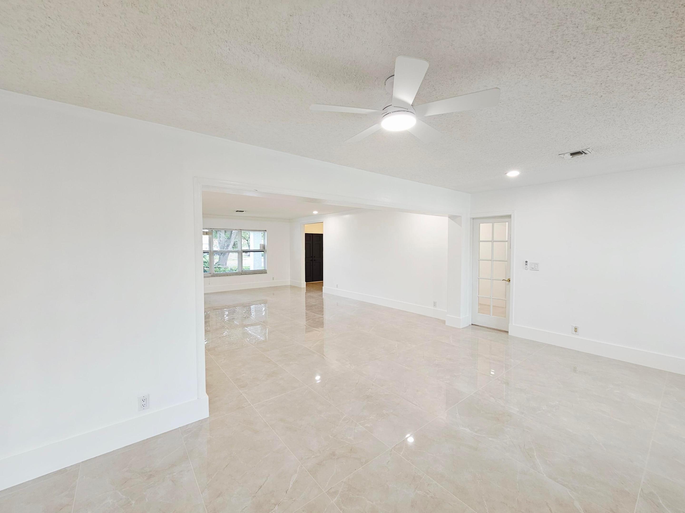 HOLLYWOOD HILLS - Residential