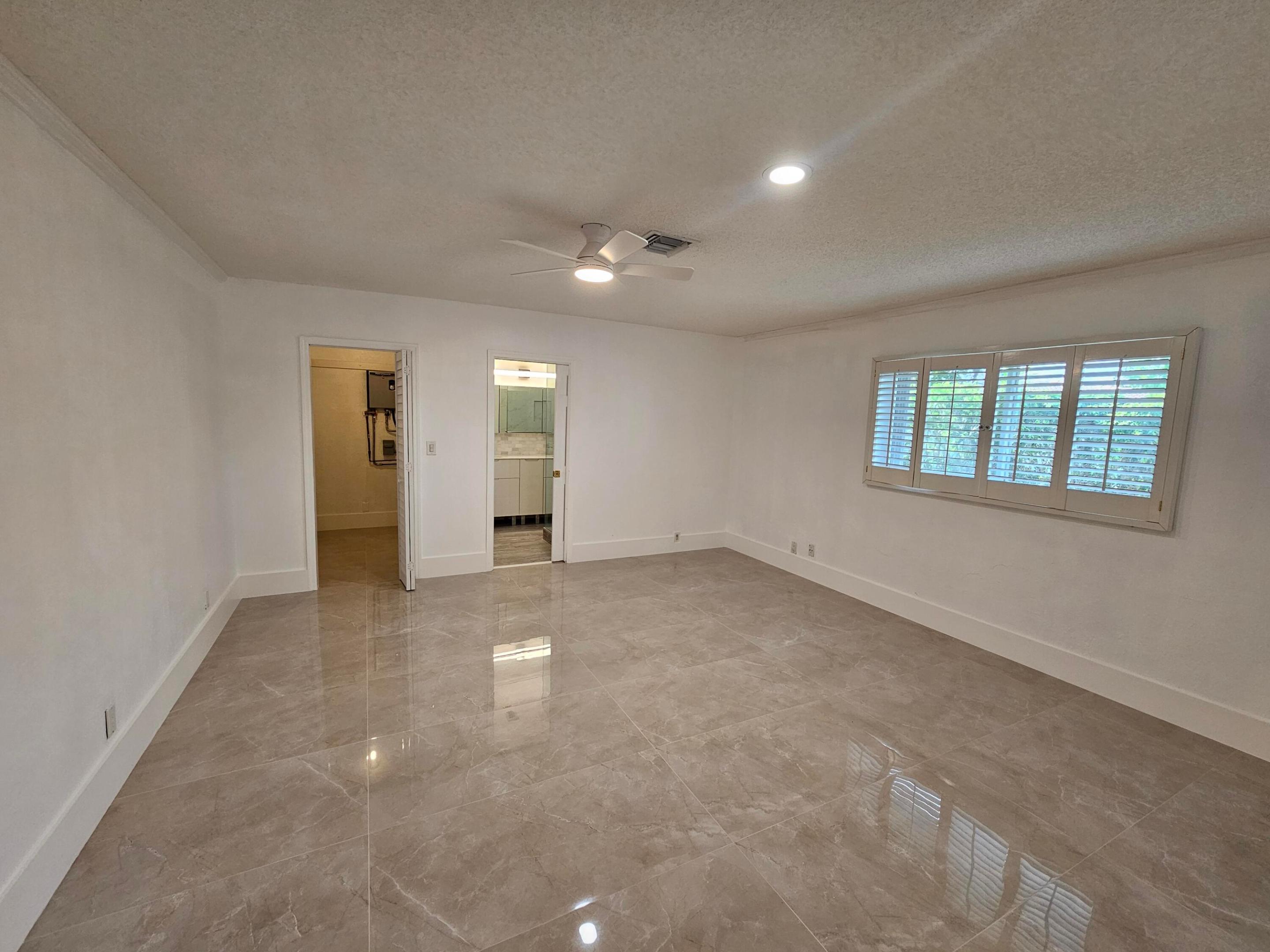 HOLLYWOOD HILLS - Residential