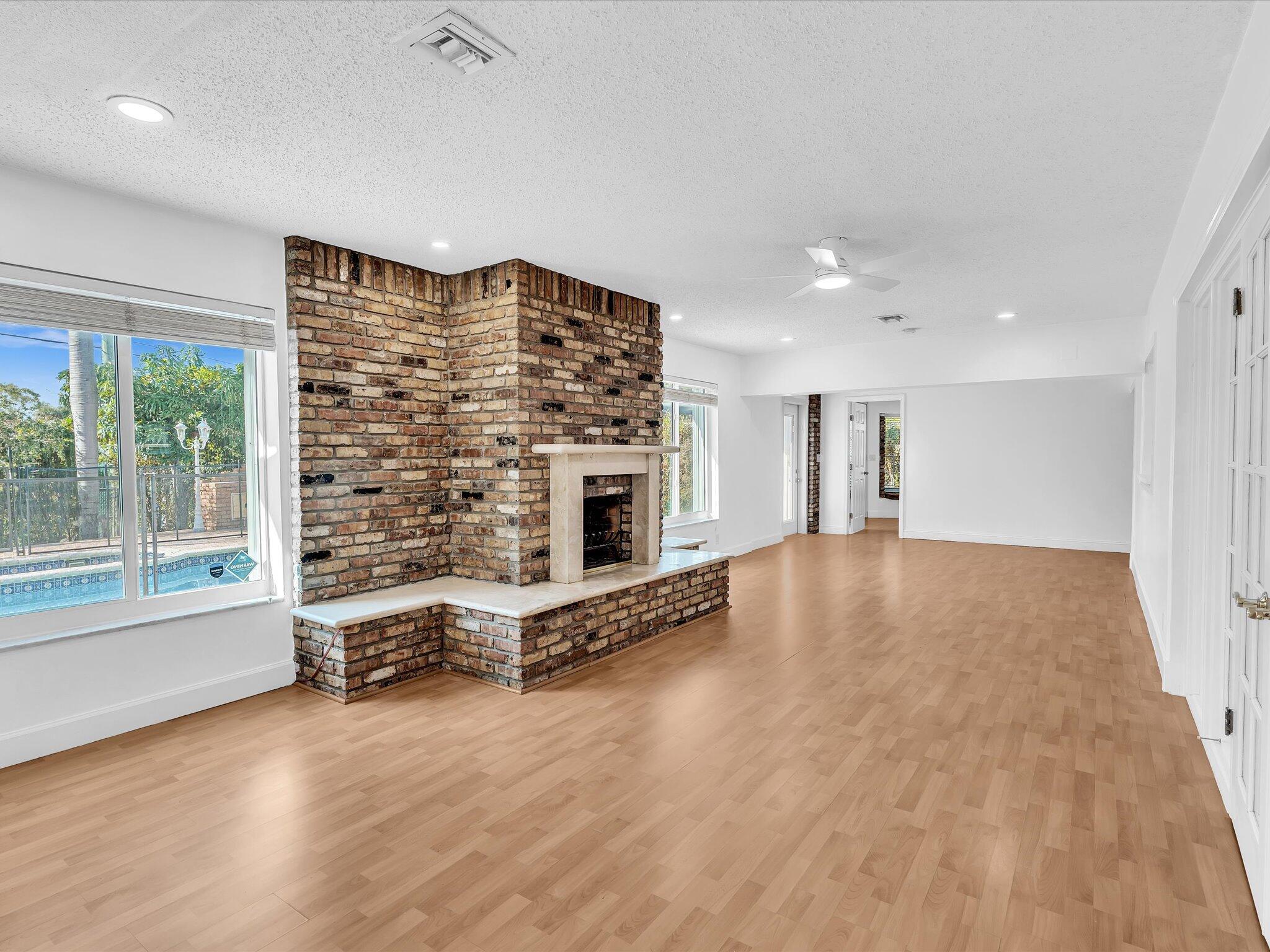 HOLLYWOOD HILLS - Residential