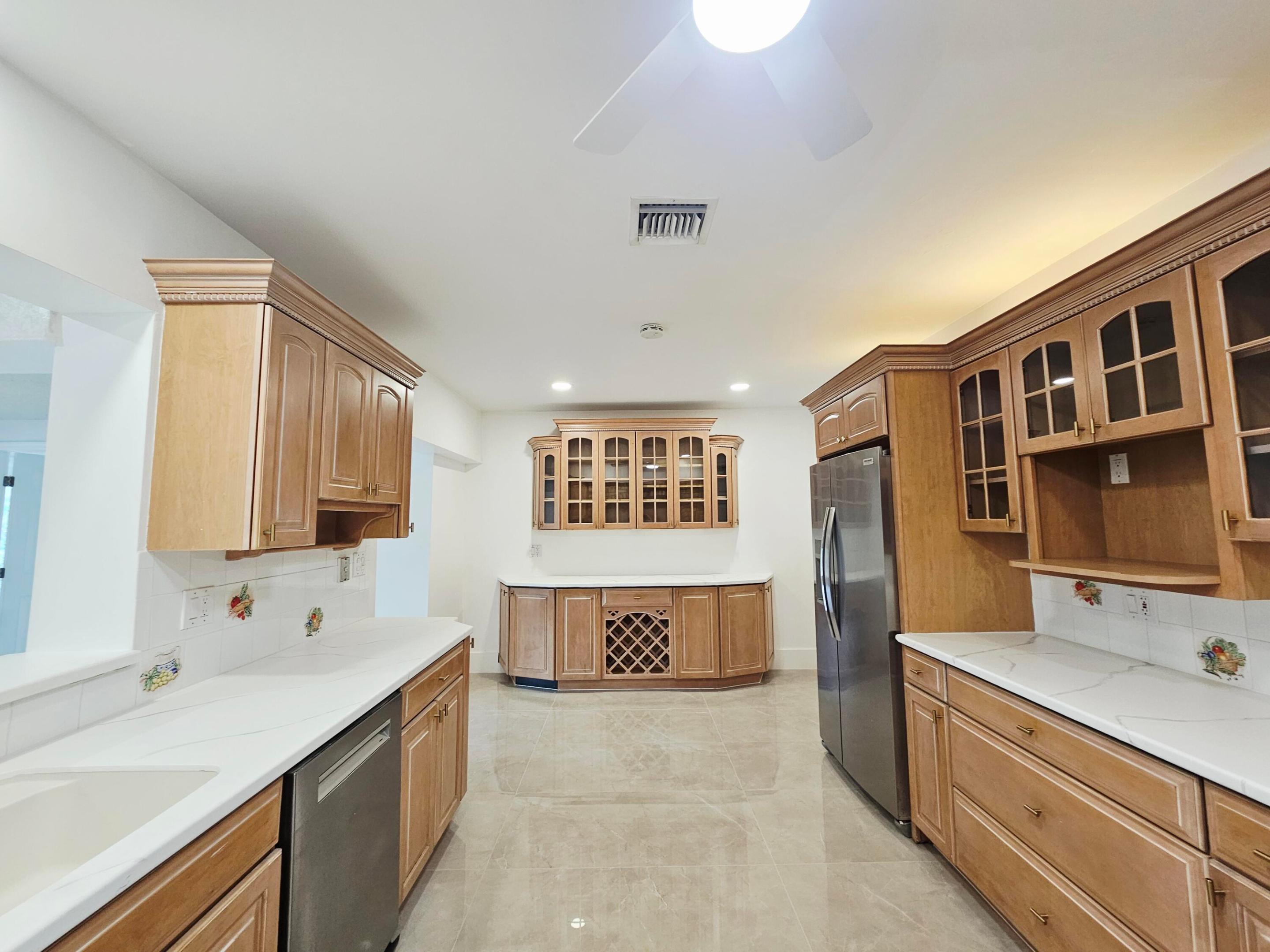 HOLLYWOOD HILLS - Residential