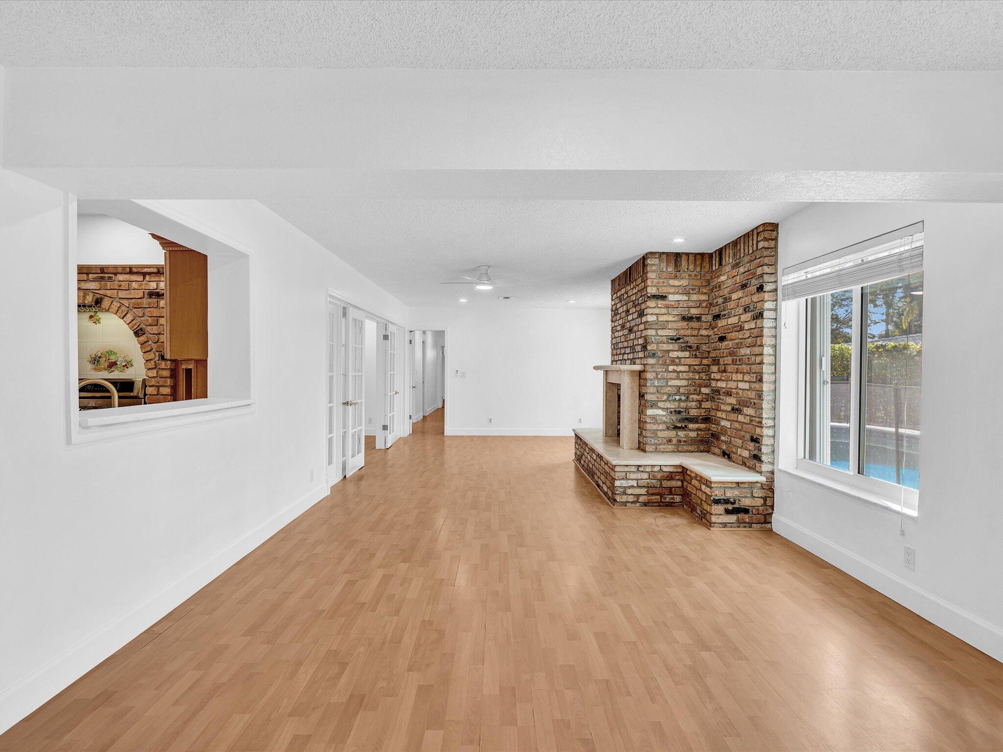 HOLLYWOOD HILLS - Residential