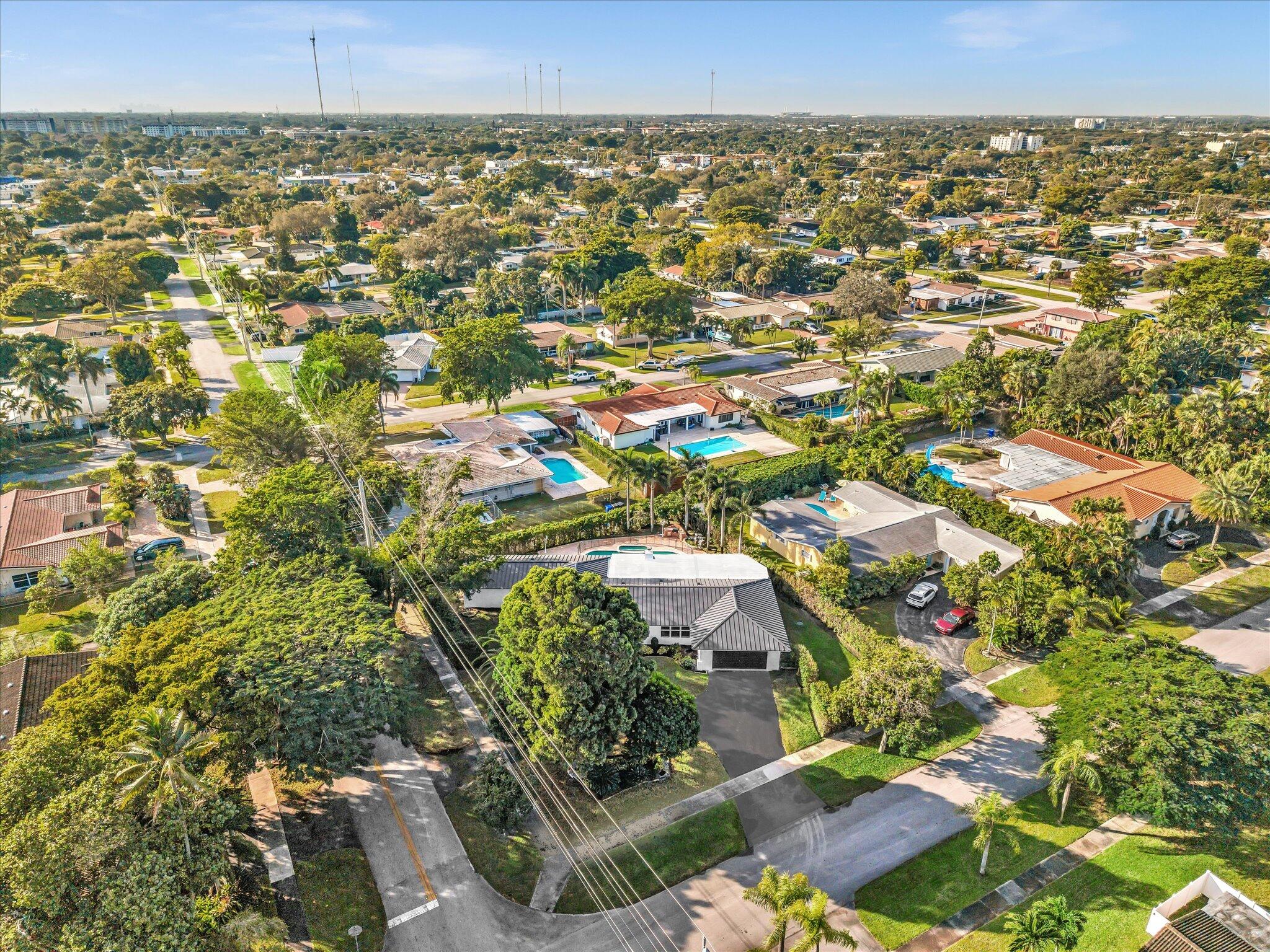 HOLLYWOOD HILLS - Residential