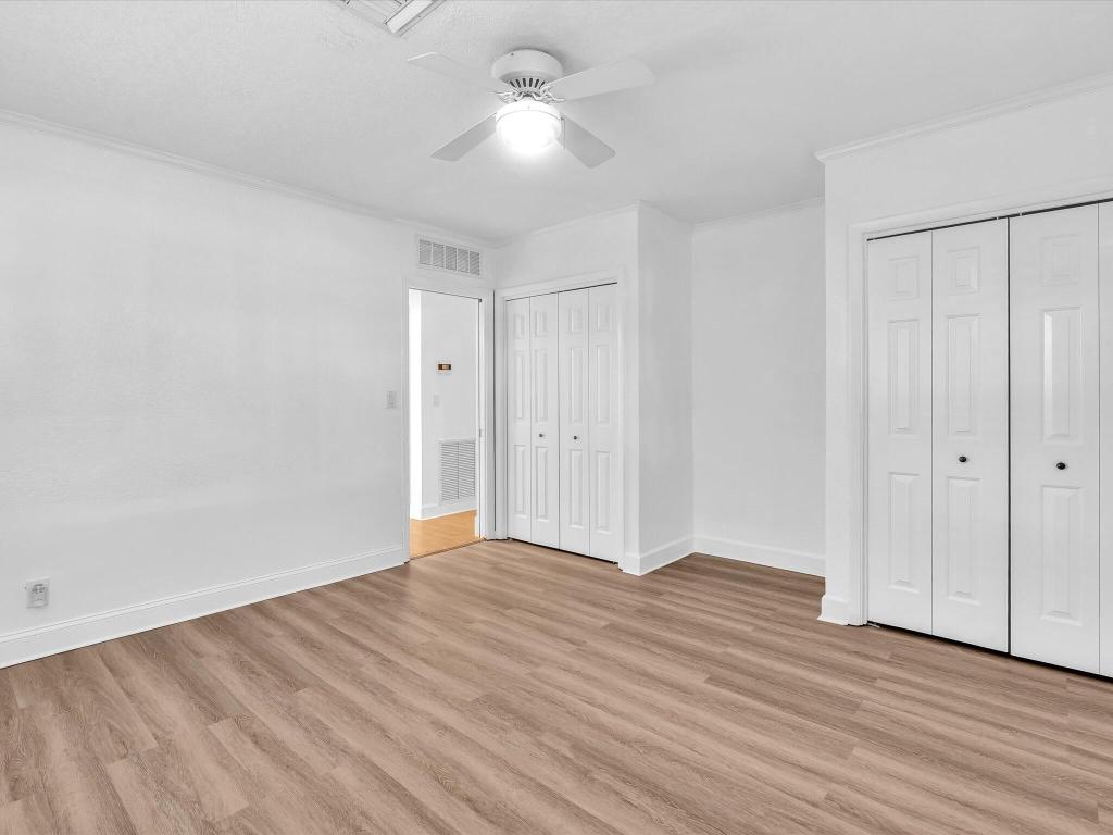 HOLLYWOOD HILLS - Residential