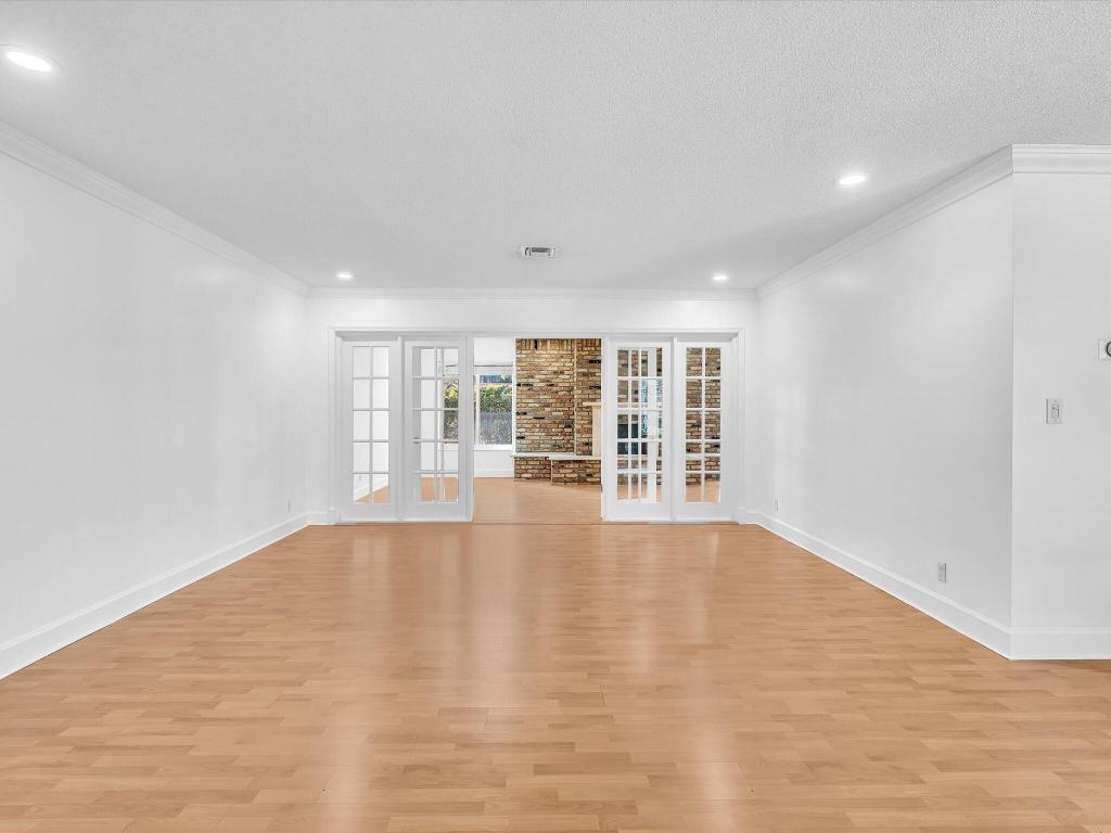 HOLLYWOOD HILLS - Residential