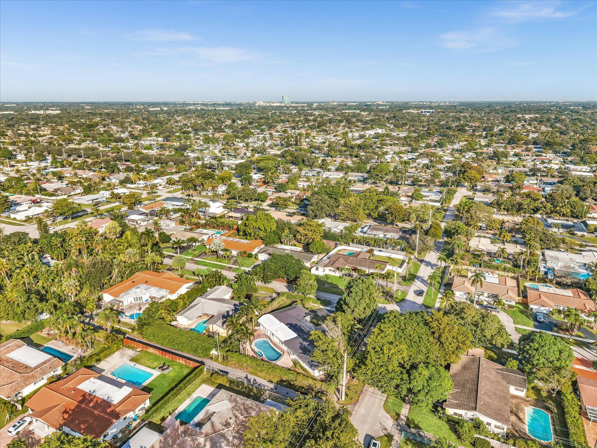 HOLLYWOOD HILLS - Residential